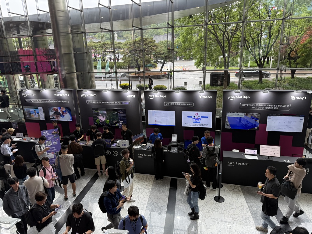 Startup booth using AWS