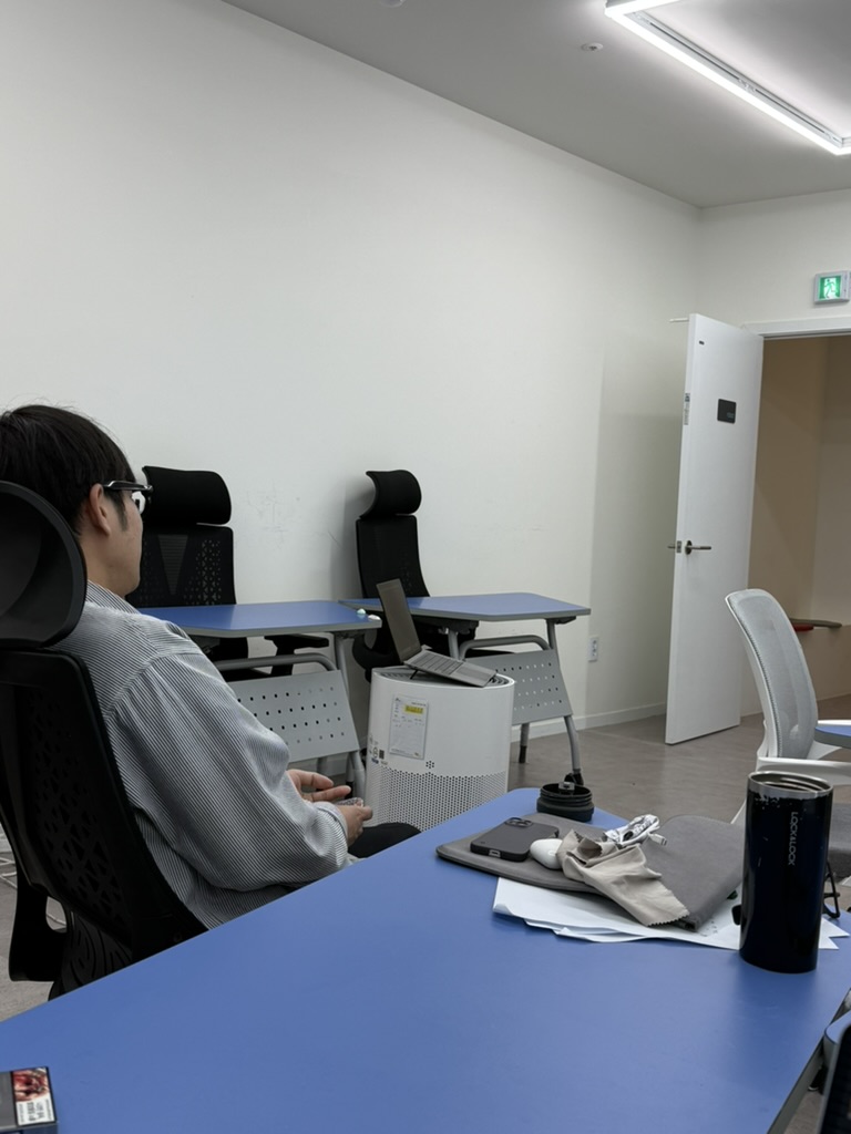 노트북을 식히던 장면